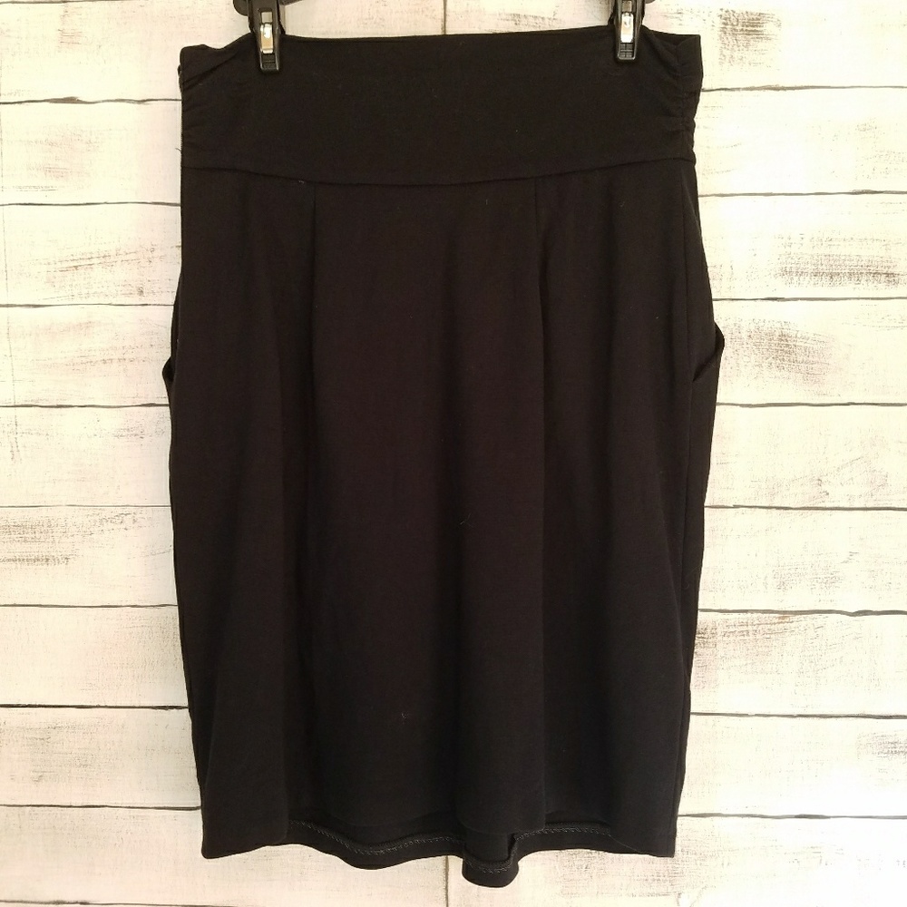 BCBG | Pleated pencil skirt